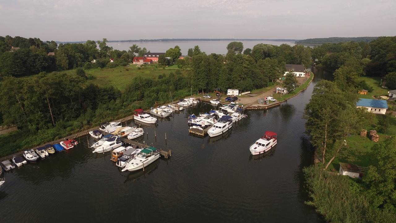 Отель Lenzer Hafen Экстерьер фото